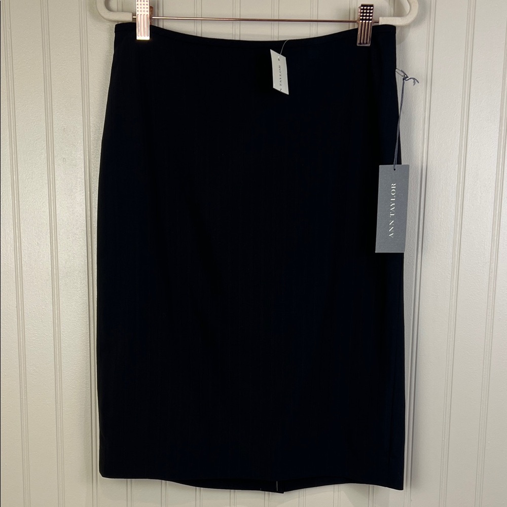 NWT Ann Taylor Women’s 100% Wool Lined Pencil Straight Black Skirt Size 4